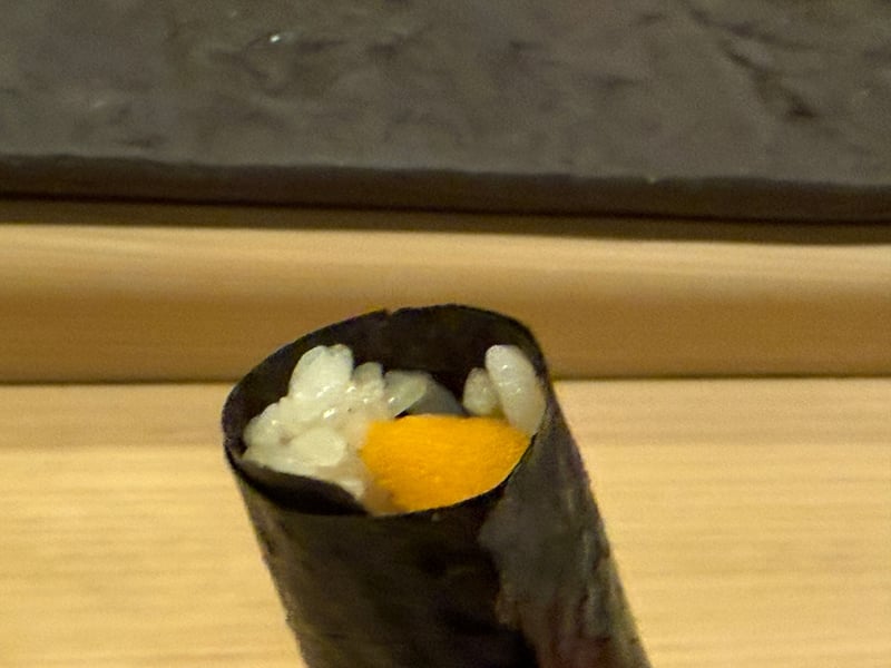 海苔で巻いた雲丹の手巻き