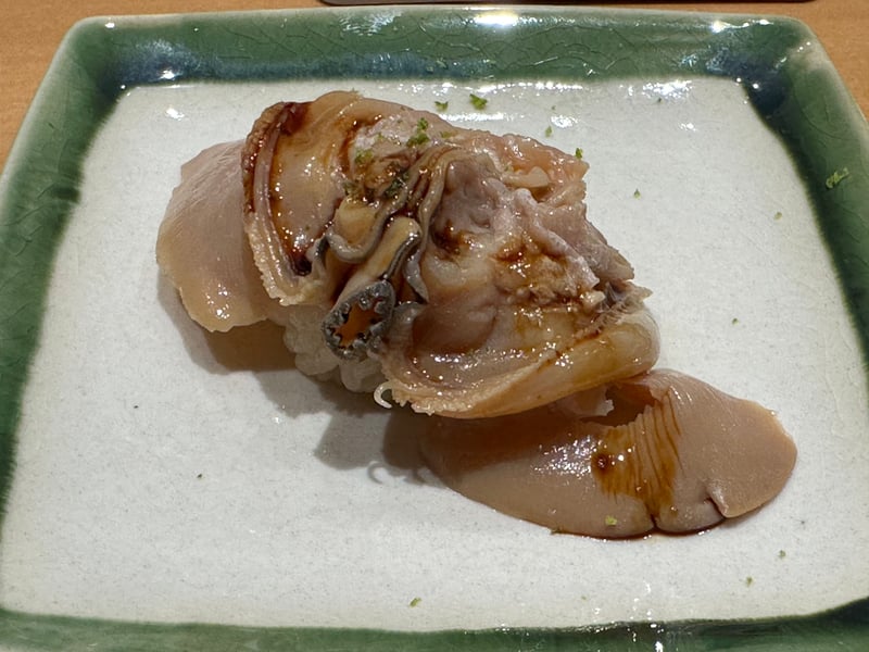 煮ツメを塗った蛤の握り