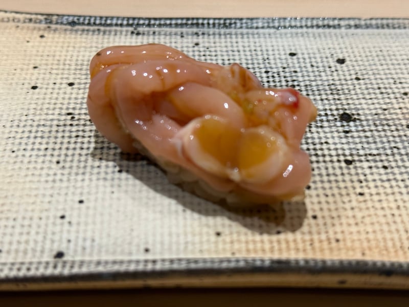 赤貝のひもを重ねて握ったもの