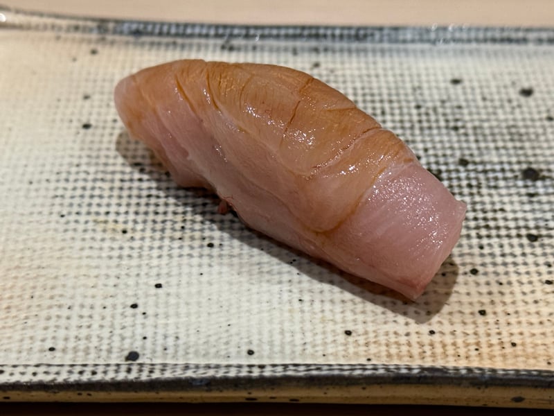 皮目を残した金目鯛の握り