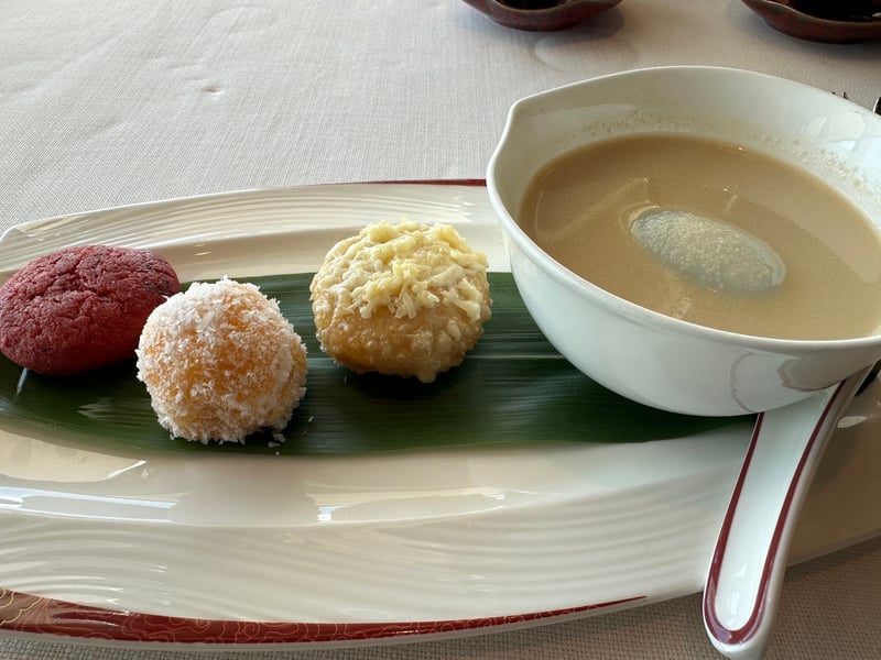鳩の卵入り甘味腐皮巻クリームと、焼きパフの牛乳とチーズ詰め