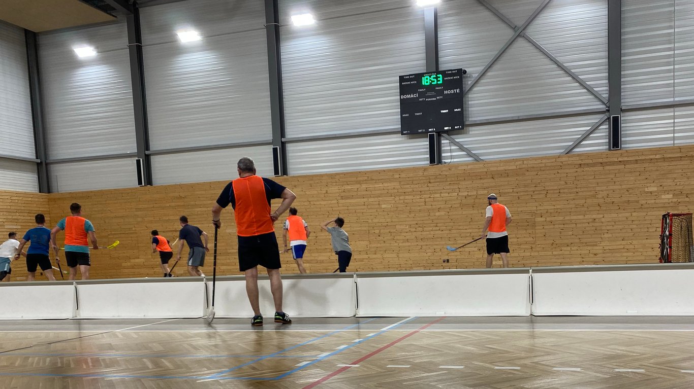 Tátové na florbalu