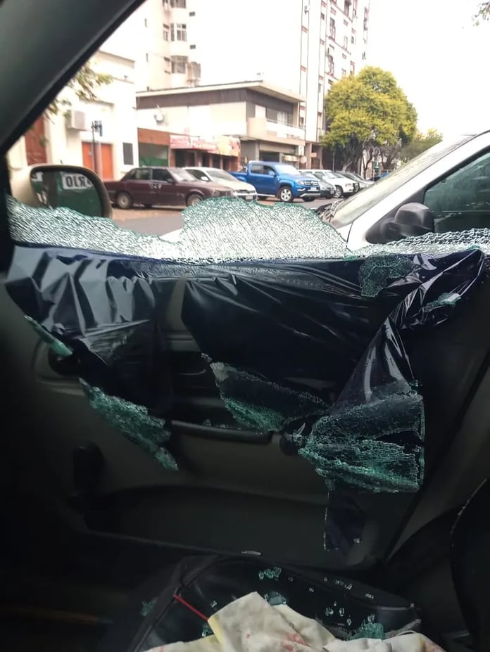 Un conductor fue hospitalizado tras recibir un piedrazo, cuando circulaba por debajo del Puente de Hierro, en Avenida Almafuerte de Paraná