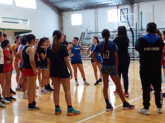 Las Preselecciones U15 de Paraná se preparan para afrontar el Campeonato Entrerriano de Selecciones Femeninas que se disputará el 8 y 9 de junio en nuestra ciudad.
