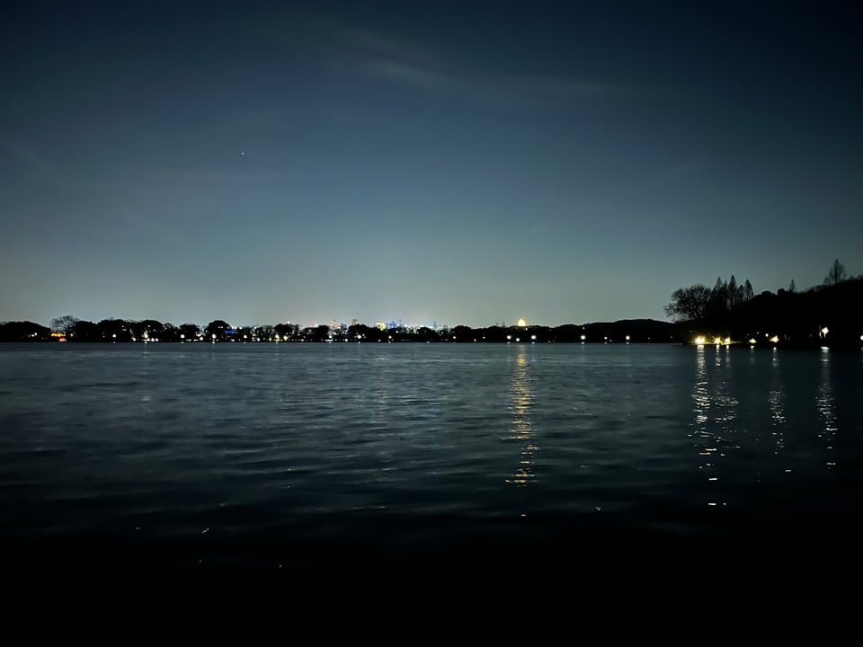 02-25 晚的夜西湖