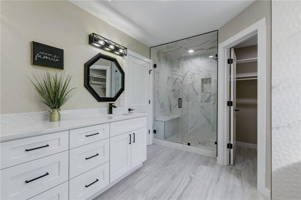 Scene 2 for Unique Calacatta