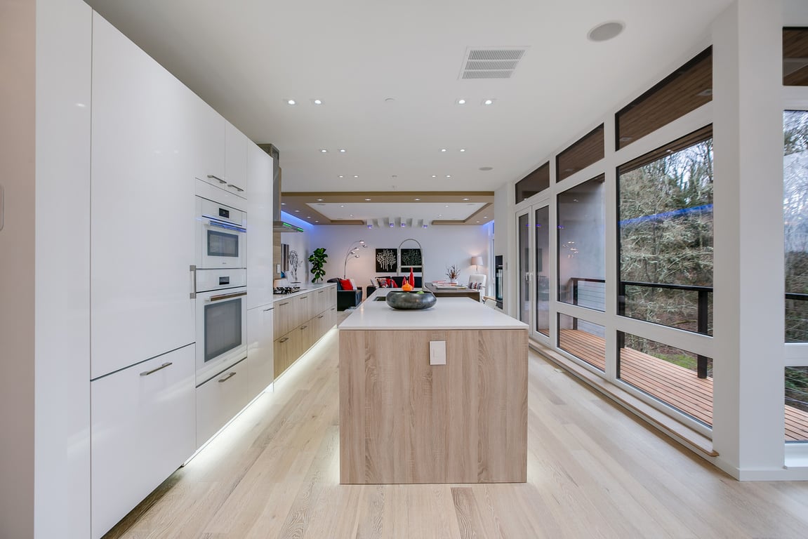 Scene 18 for Super White