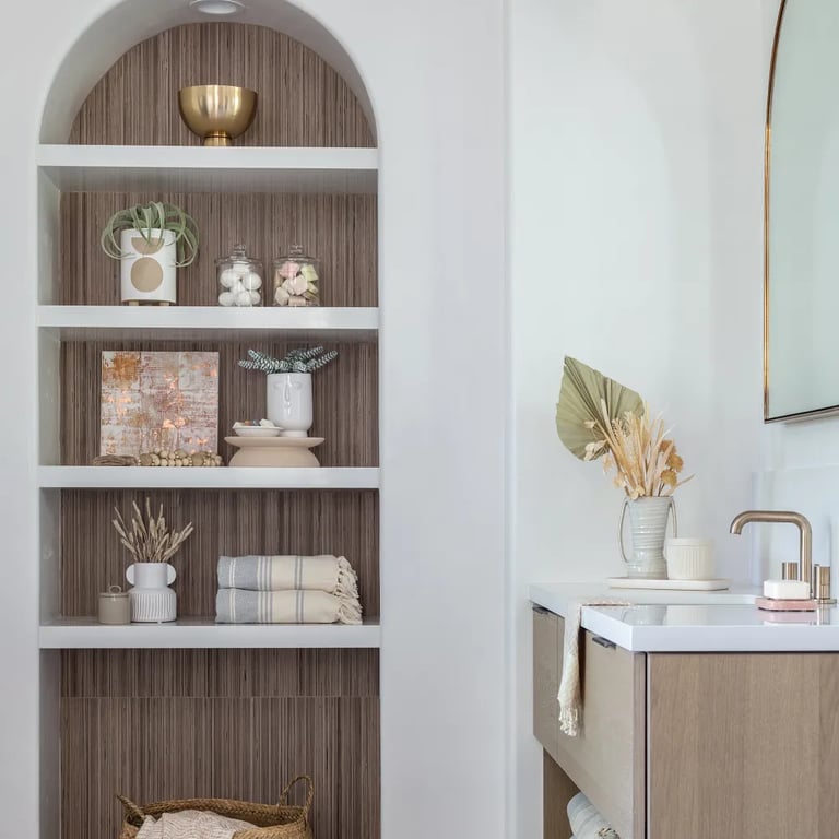 Cotton Quartz (countertop) & Shibusa Tortora Straight Stack 1 x 24 Mesh (niche)