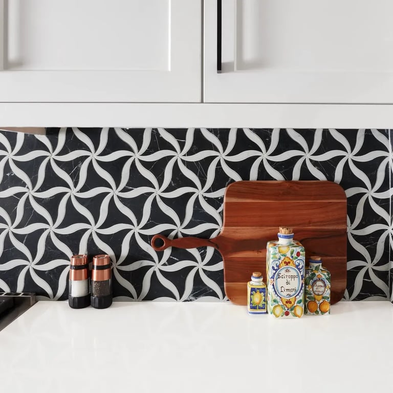 Denali-N Quartz on countertops & Petal Noir/Blanc Honed Marble Mesh on backsplash in kitchen.