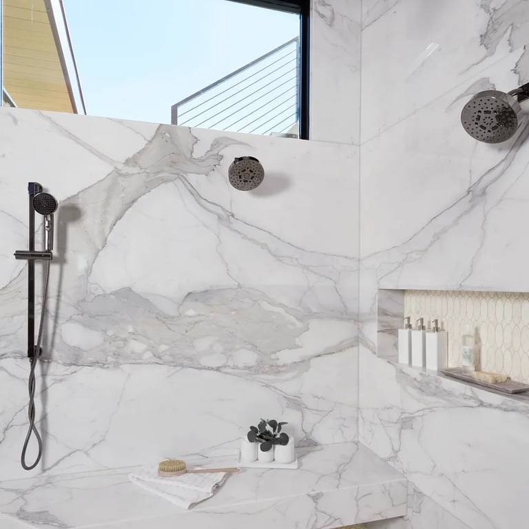 Calacatta Betogli Extra Polished (walls) & CS-Terra Nova Honed Oval Mesh (niche)