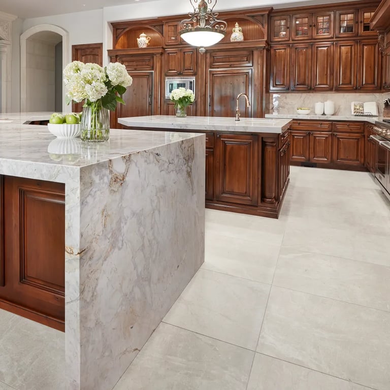 Calacatta Capixaba (islands) & Anthea White 24 x 48 (floor)