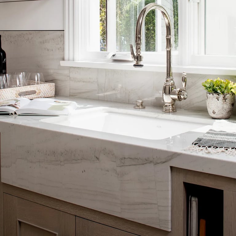 Dakar Quartzite on kitchen countertop and backsplash.