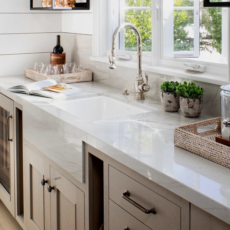 Dakar Quartzite on kitchen countertop and backsplash.