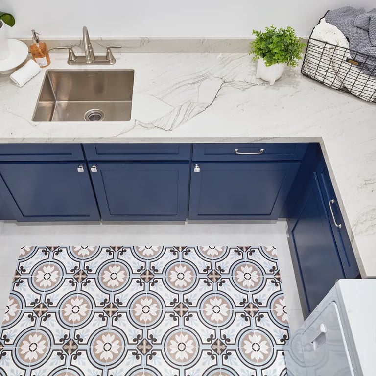 Mont Blanc Polished Quartzite (countertop), Reverie 8 - 8 x 8, Reverie Blanc 8 x 8 (floor)