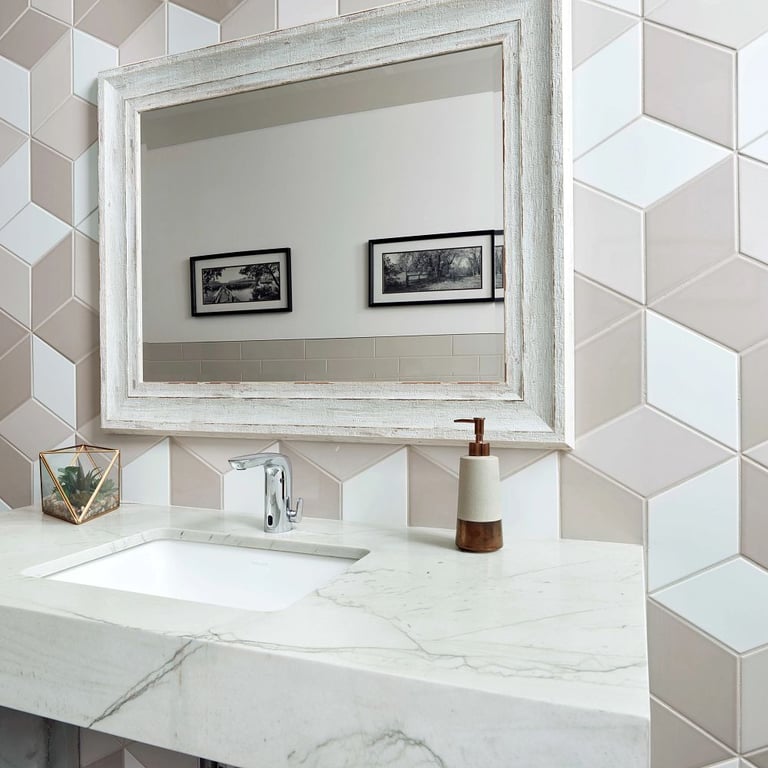 Mont Blanc Satin (counter), Paloma Rhomboid Mix (Cloud, Camel & Pumice Glossy)