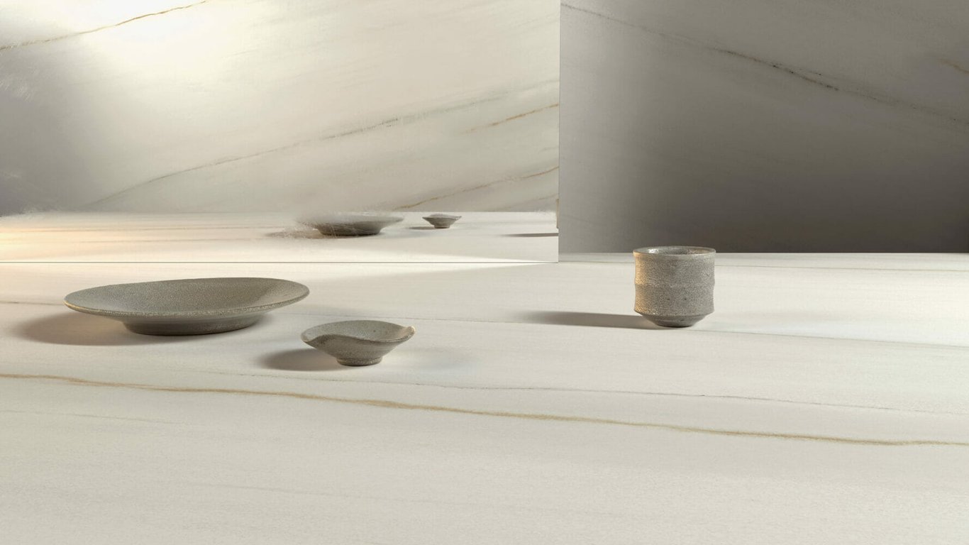 sleet_porcelain_countertop_with_decor_on_top