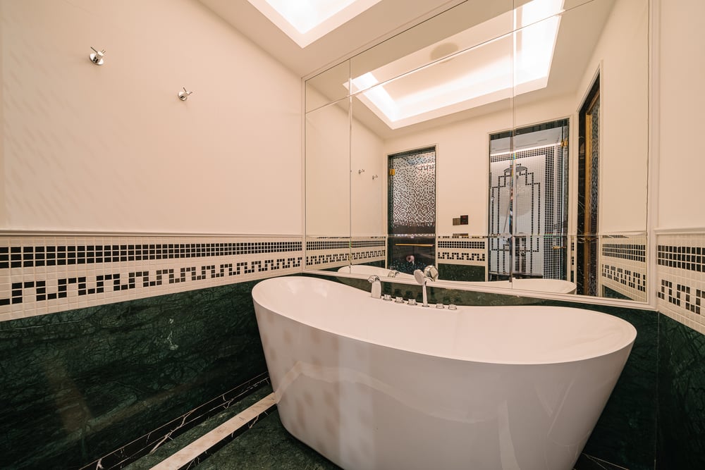 Freestanding bath in a private treatment room