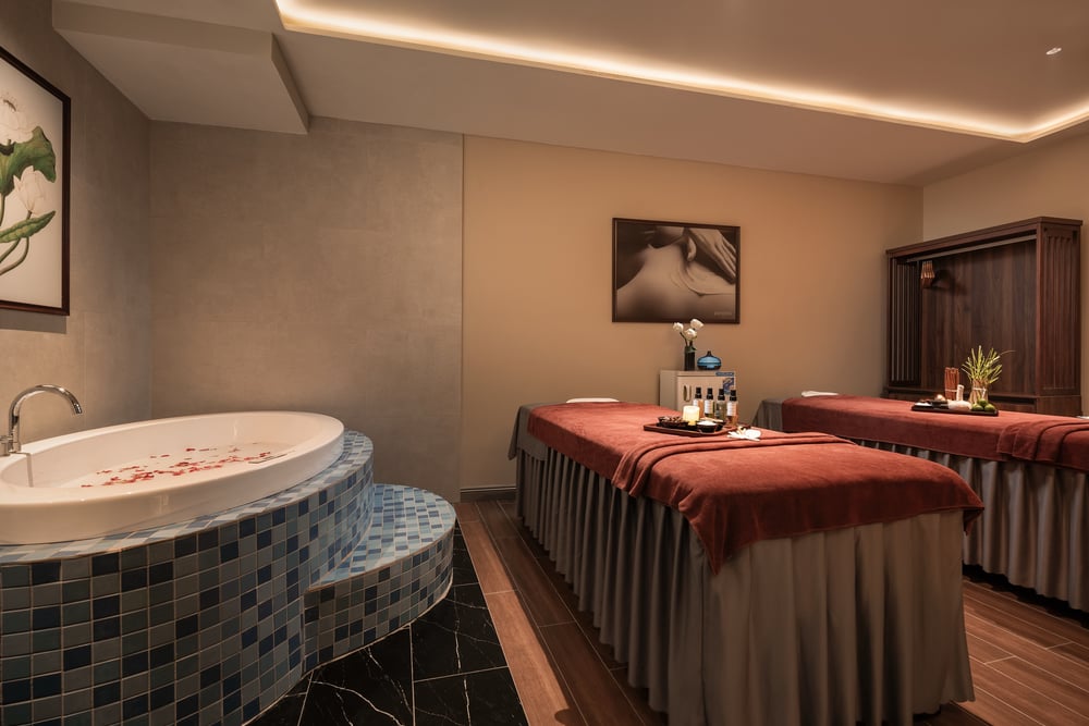 Jacuzzi and treatment room at The SPA at Classyc