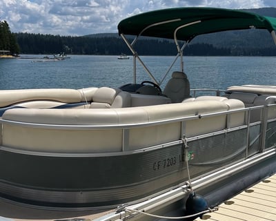 26' Pontoon Boat Rental on Lake Almanor