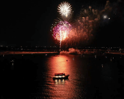 1-Hour HarborWalk Village Fireworks Cruise in Destin