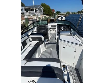 Monterey M6 Bareboat Charter on Lake Minnetonka