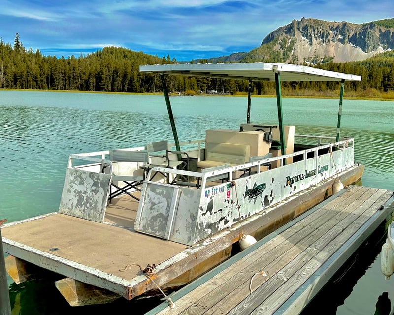 Patio Boat Rental on Paulina Lake