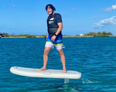 Solo eFoil Lesson in Honolulu with Ground School