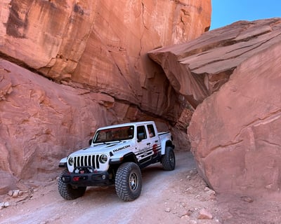Explore Gemini Bridges & Long Canyon Jeep Tour In Moab