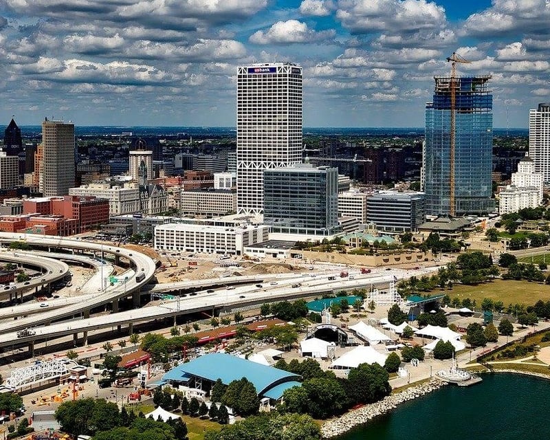 Milwaukee Skyline Bike Tour to the Lakefront & Bronze Fonz