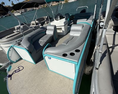 24' Tritoon Boat Rental in Lake Havasu City