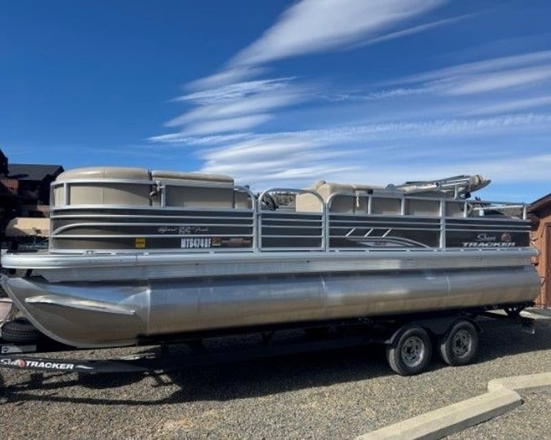 22' Pontoon Boat Rental on Hauser Lake near Helena