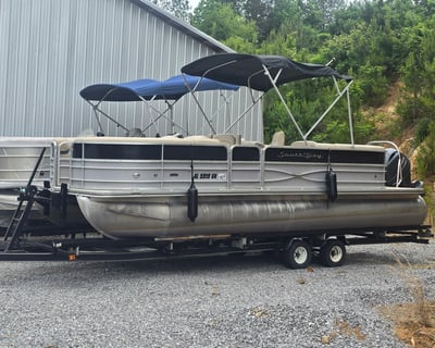 Explore Lay Lake on a 24' Pontoon Rental