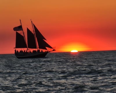 Sunset Sailing Charter in Treasure Island