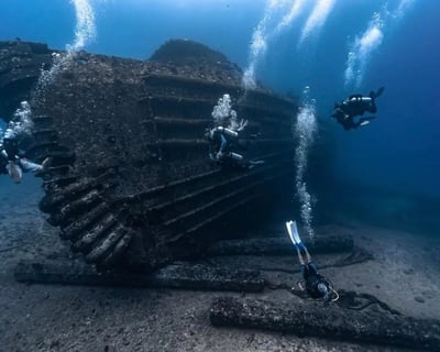 Dive Oahu Shipwreck & Reef 2-Tank Guided Tour