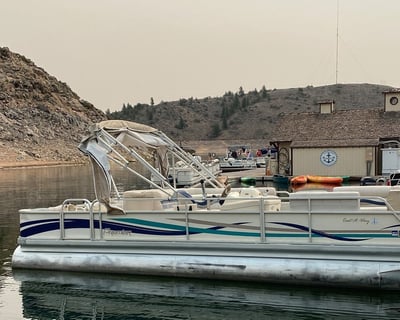 Full-Day Pontoon Rental in Alba with Fuel Included