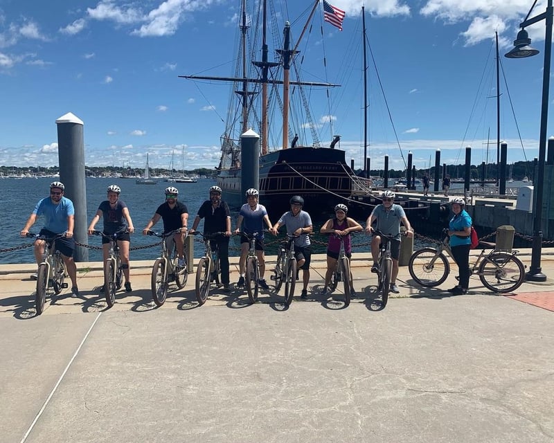 Guided Ocean Drive E-Bike Tour in Newport