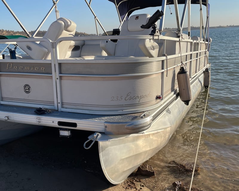 Pontoon Boat Rental with Delivery in Fresno
