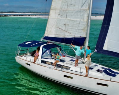 Private Dolphin Sightseeing Sail on Daydreams