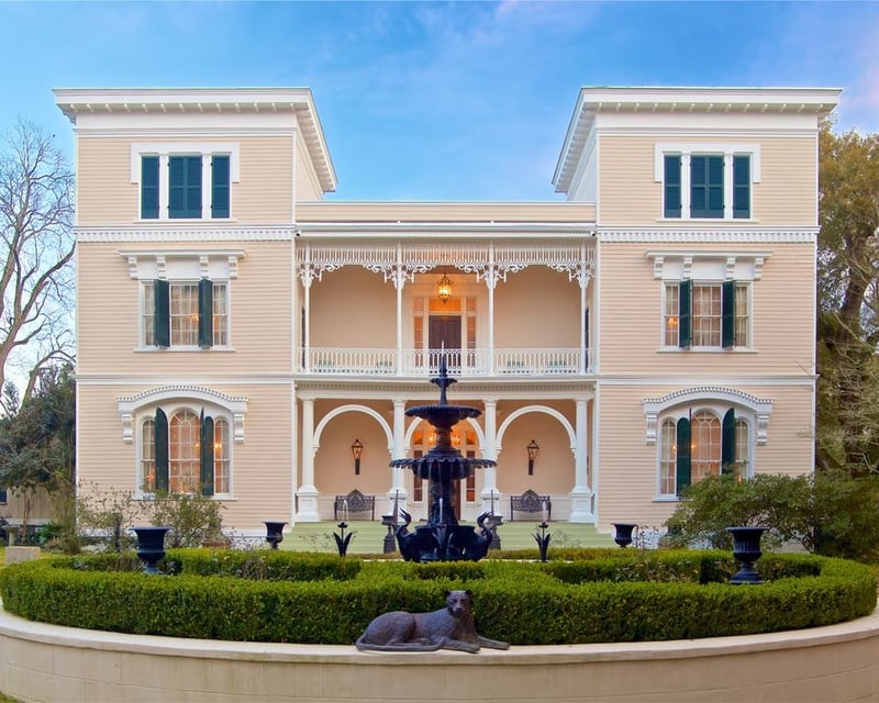 Historic Home Tour of The Towers in Natchez