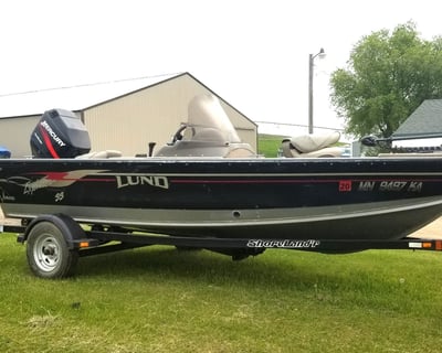 17' Fishing Boat Rental in Battle Lake