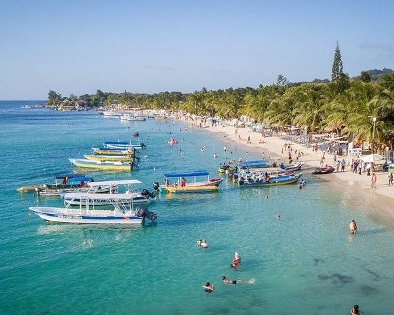 Private Garifuna Culture & Island Tour in Roatán