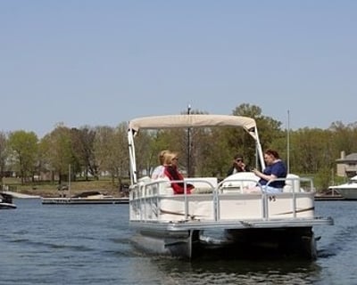 8-Hour Tritoon Boat Rental in Ronald