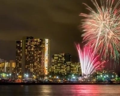 Watch Friday Night Fireworks on a Honolulu Sail