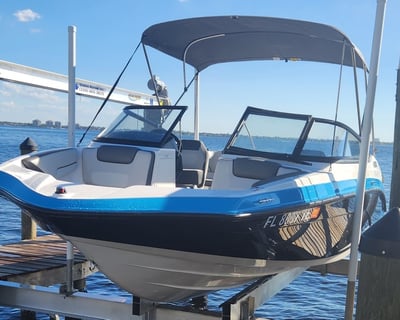 19' Jet Boat Rental in Cape Coral