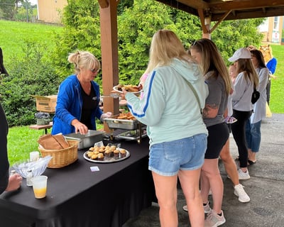 Breakfast & Guided Zoo Tour in Schnecksville