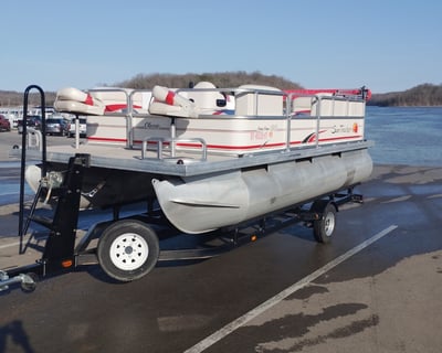 24' Pontoon Boat Rental in Mount Eden