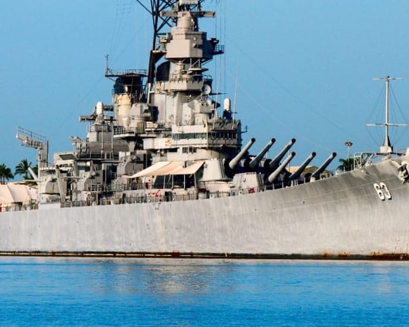 Pearl Harbor & Historic Honolulu Day Trip from Kauai