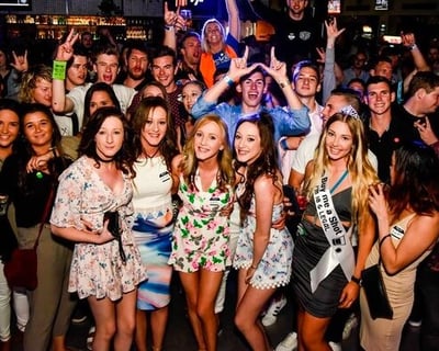 Explore Las Vegas Nightclub Crawl With VIP Entry