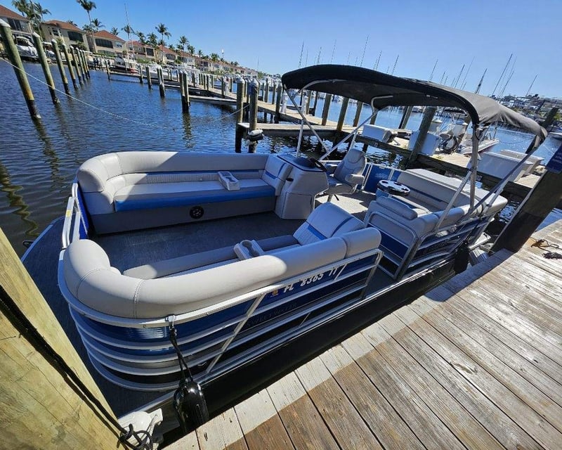 24' Tri-Toon Pontoon Boat Rental in Punta Gorda