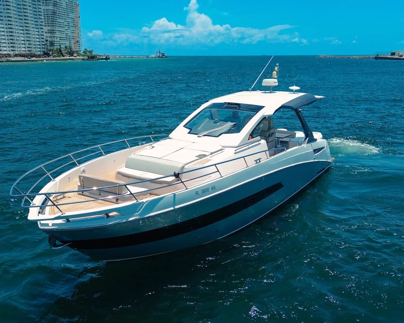 Private 42' Azimut Yacht Charter in Fort Lauderdale